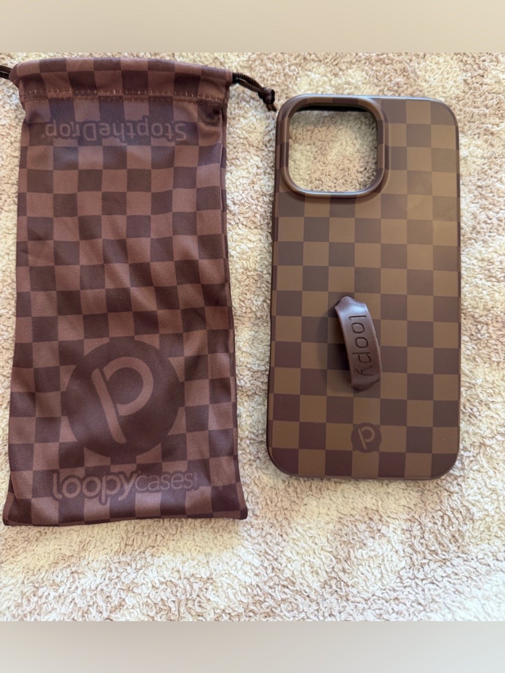 Loopy Case iPhone 16 pro max Loop Grip - cocoa checkered - like new!